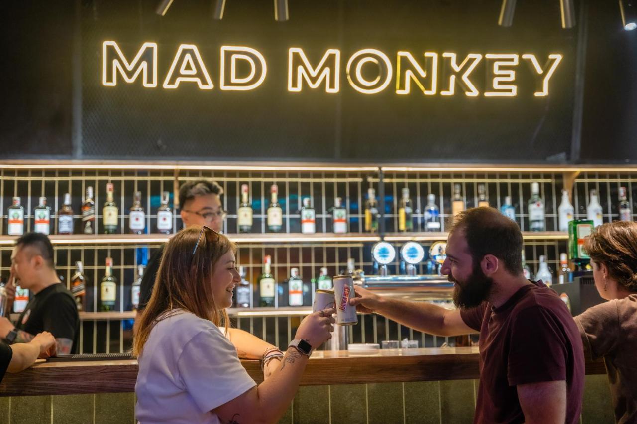 Mad Monkey Hanoi Hostel Hanói Exterior foto